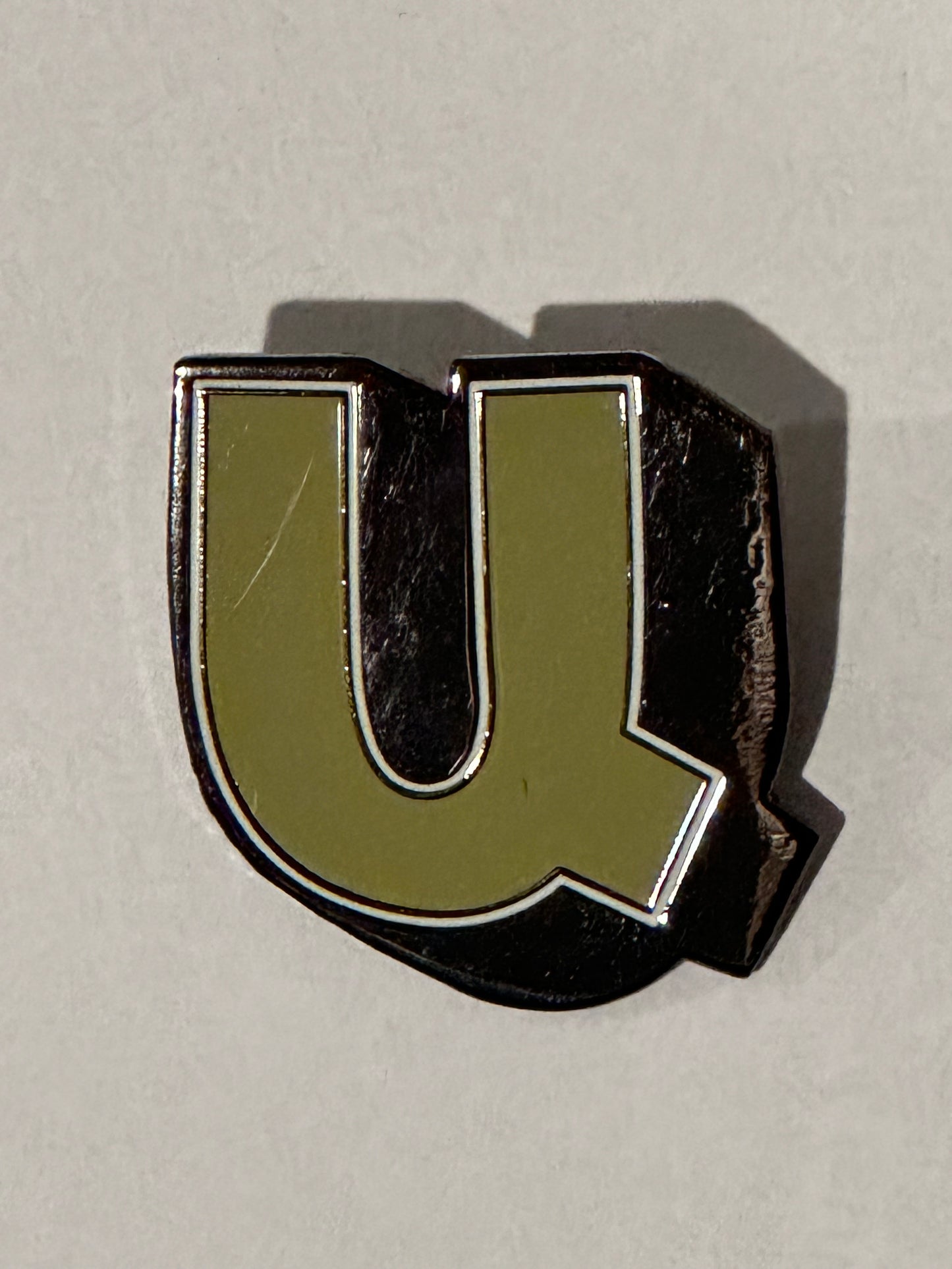 Enamel Pin Letter U